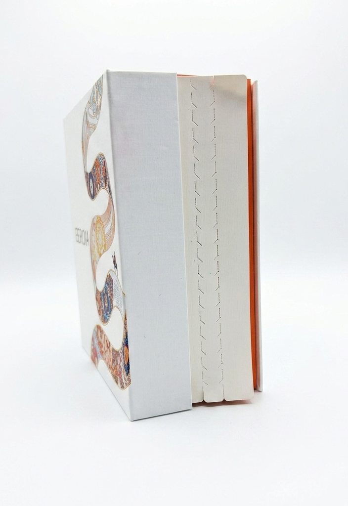 <div data-oe-version="1.2">Equipped with a side-applied sealing tape featuring an integrated tear strip</div>