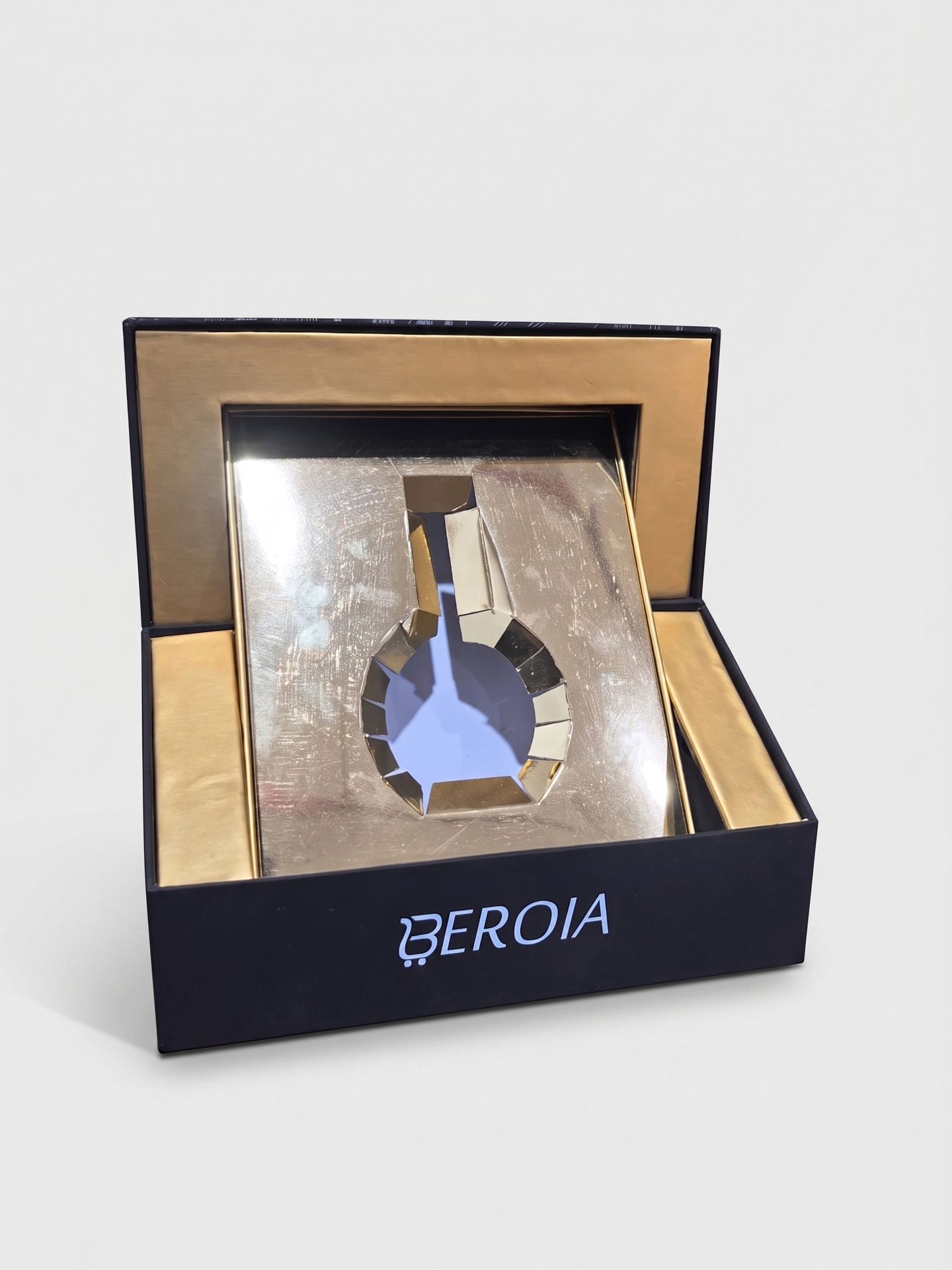<div data-oe-version="1.2">Size and internal piece can be customized to fit your product</div>