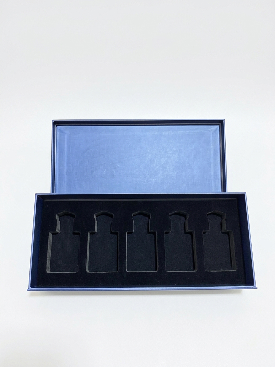 <div data-oe-version="1.2">Size and internal piece can be customized to fit your product</div>