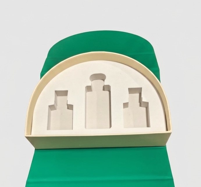 <div data-oe-version="1.2">Size and internal piece can be customized to fit your product</div>