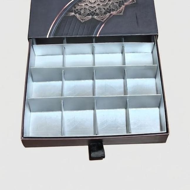 <div data-oe-version="1.2">Size and internal piece can be customized to fit your product</div>
