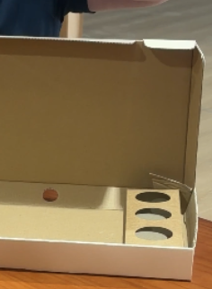 <div data-oe-version="1.2">Comes with built-in sauce holder</div>